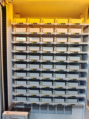 La máquina expendedora caliente de las comidas del campus de la universidad con la calefacción funciona máquina expendedora caliente automática de las comidas
