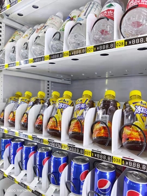 Máquina expendedora fría automática refrigerada de la bebida para las bebidas y los bocados