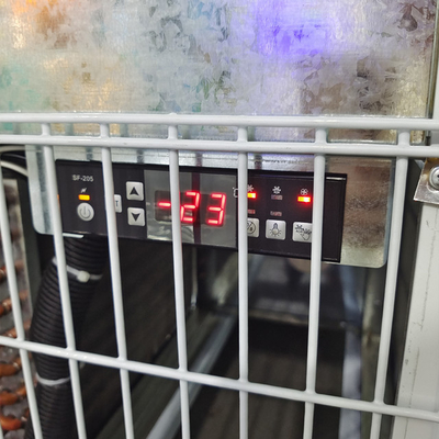 Máquina expendedora congelada de las comidas de la máquina expendedora de la comida congelada de -18℃ con el calentamiento por microondas