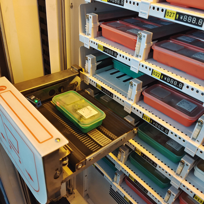 Máquinas expendedoras calientes frescas de las comidas de la capacidad grande con el horno de microondas dual